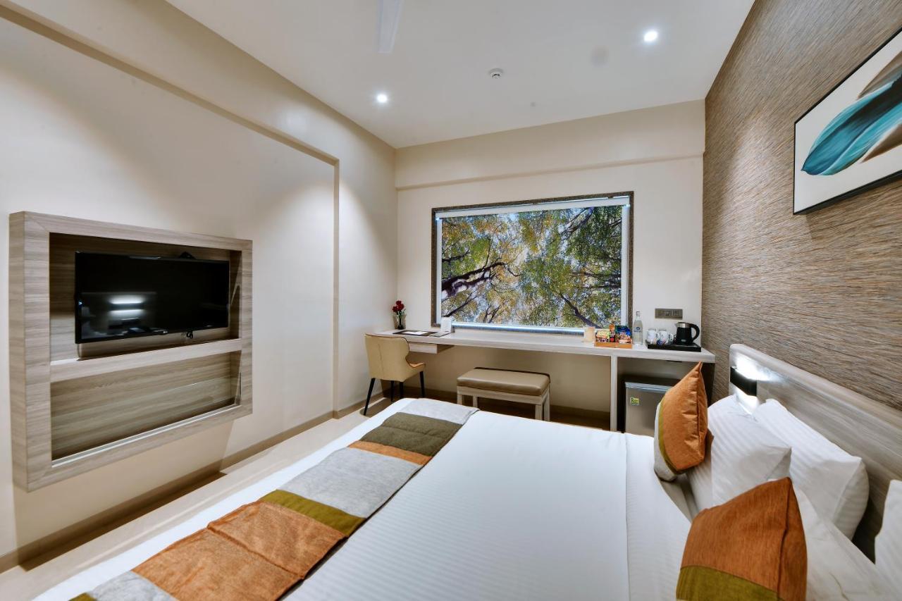 Click Hotel Pithampur Mhow ภายนอก รูปภาพ