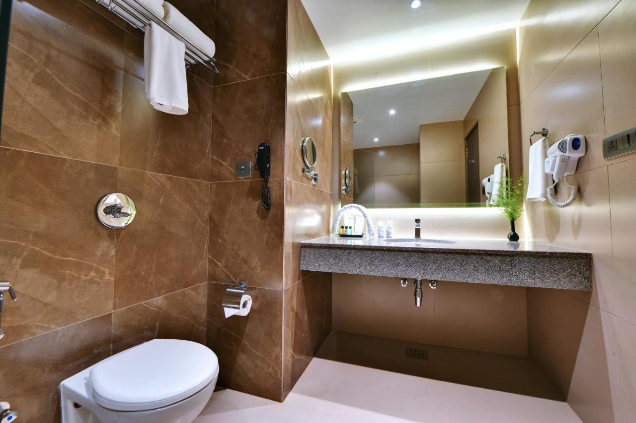 Click Hotel Pithampur Mhow ภายนอก รูปภาพ