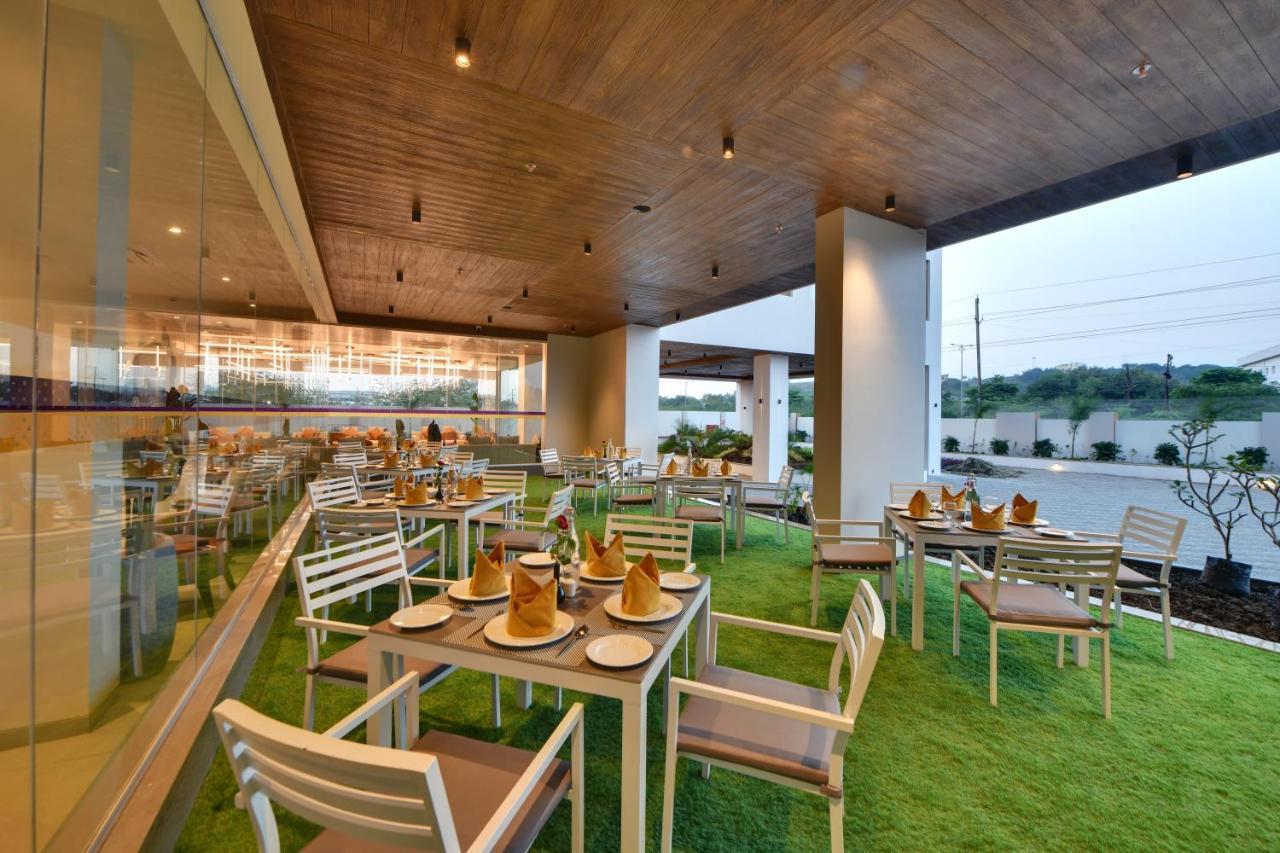 Click Hotel Pithampur Mhow ภายนอก รูปภาพ