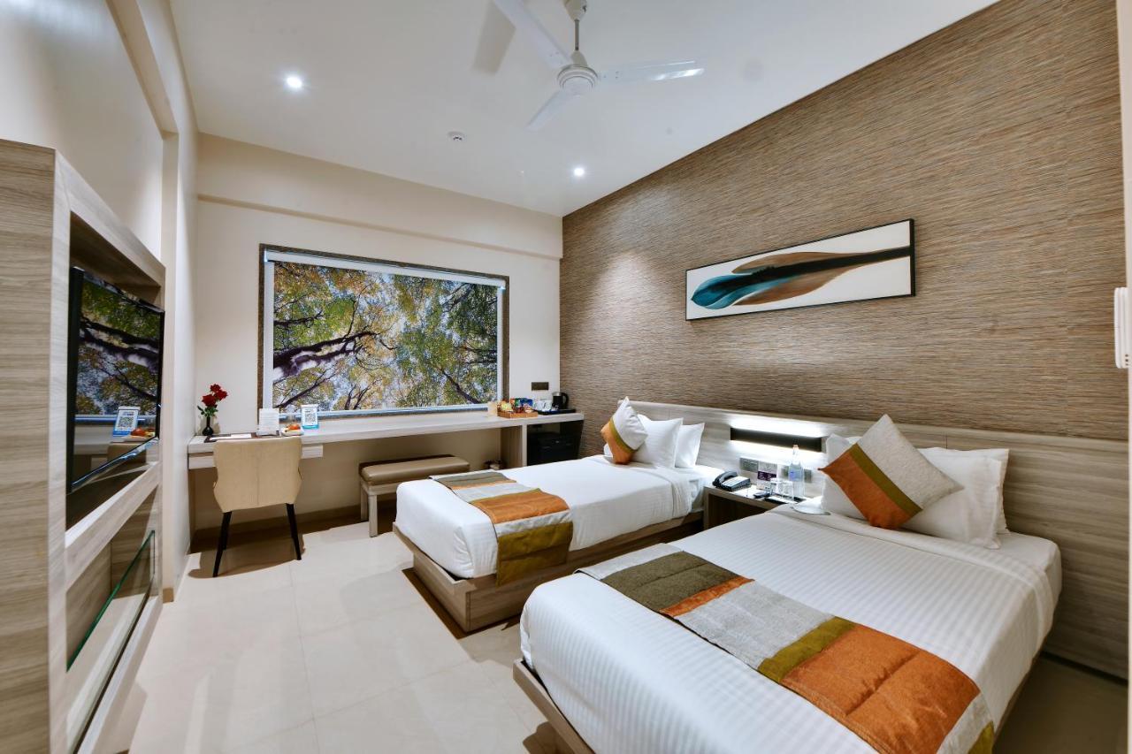 Click Hotel Pithampur Mhow ภายนอก รูปภาพ