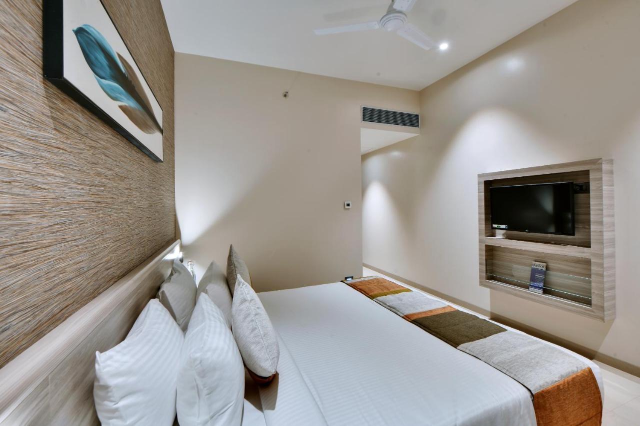Click Hotel Pithampur Mhow ภายนอก รูปภาพ
