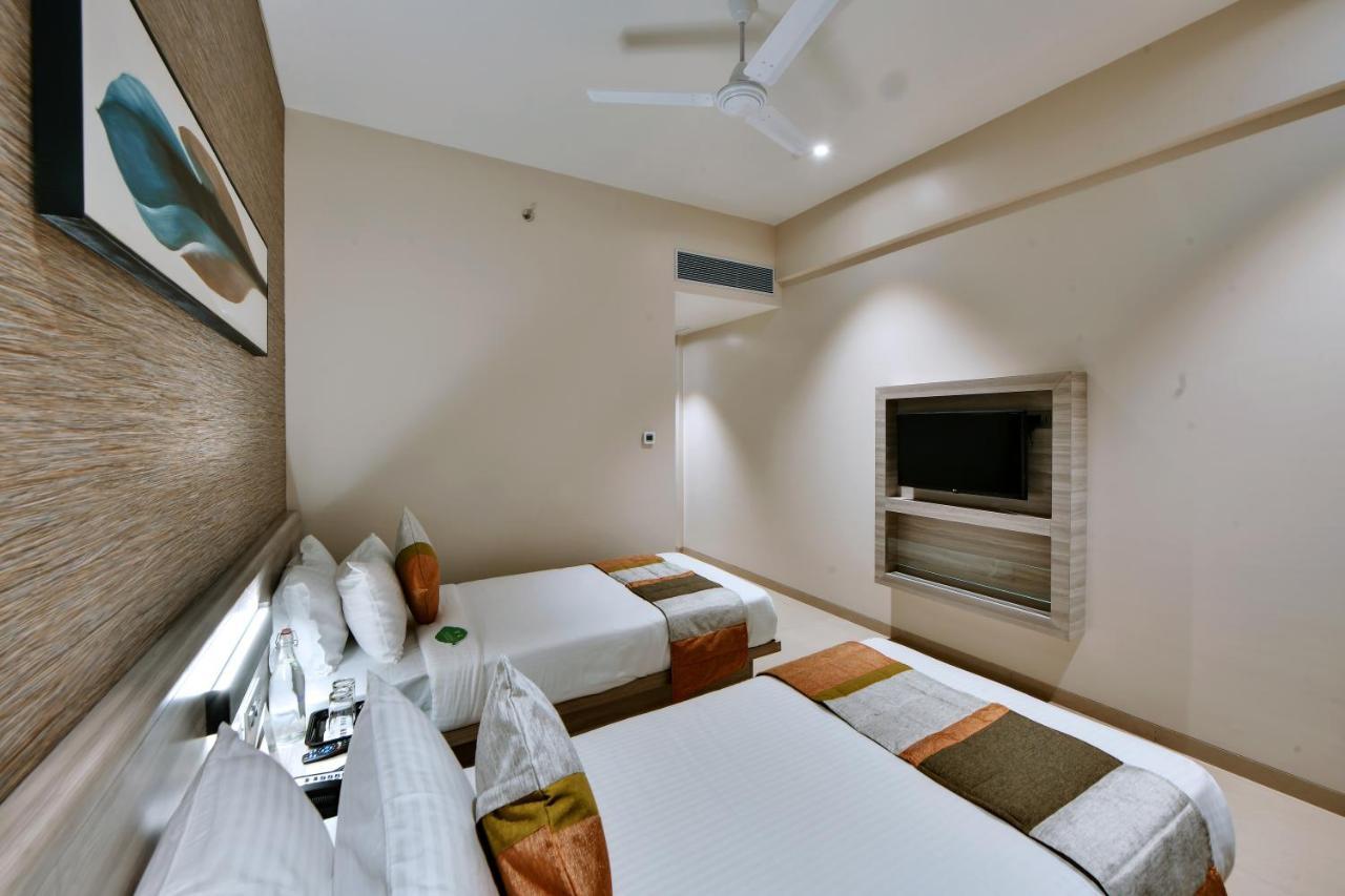 Click Hotel Pithampur Mhow ภายนอก รูปภาพ